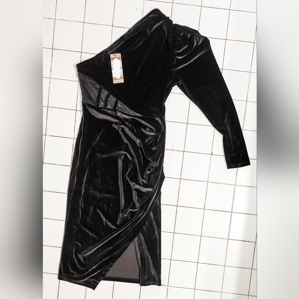 Boohoo Black Velvet One-Shoulder Dress